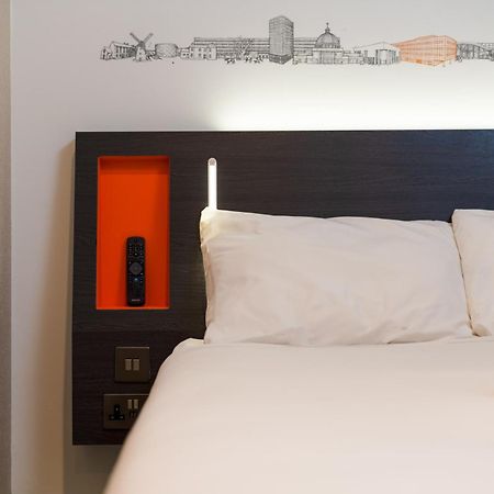 Easyhotel Milton Keynes Extérieur photo