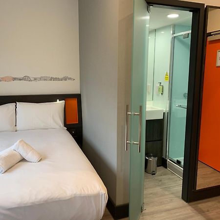 Easyhotel Milton Keynes Extérieur photo