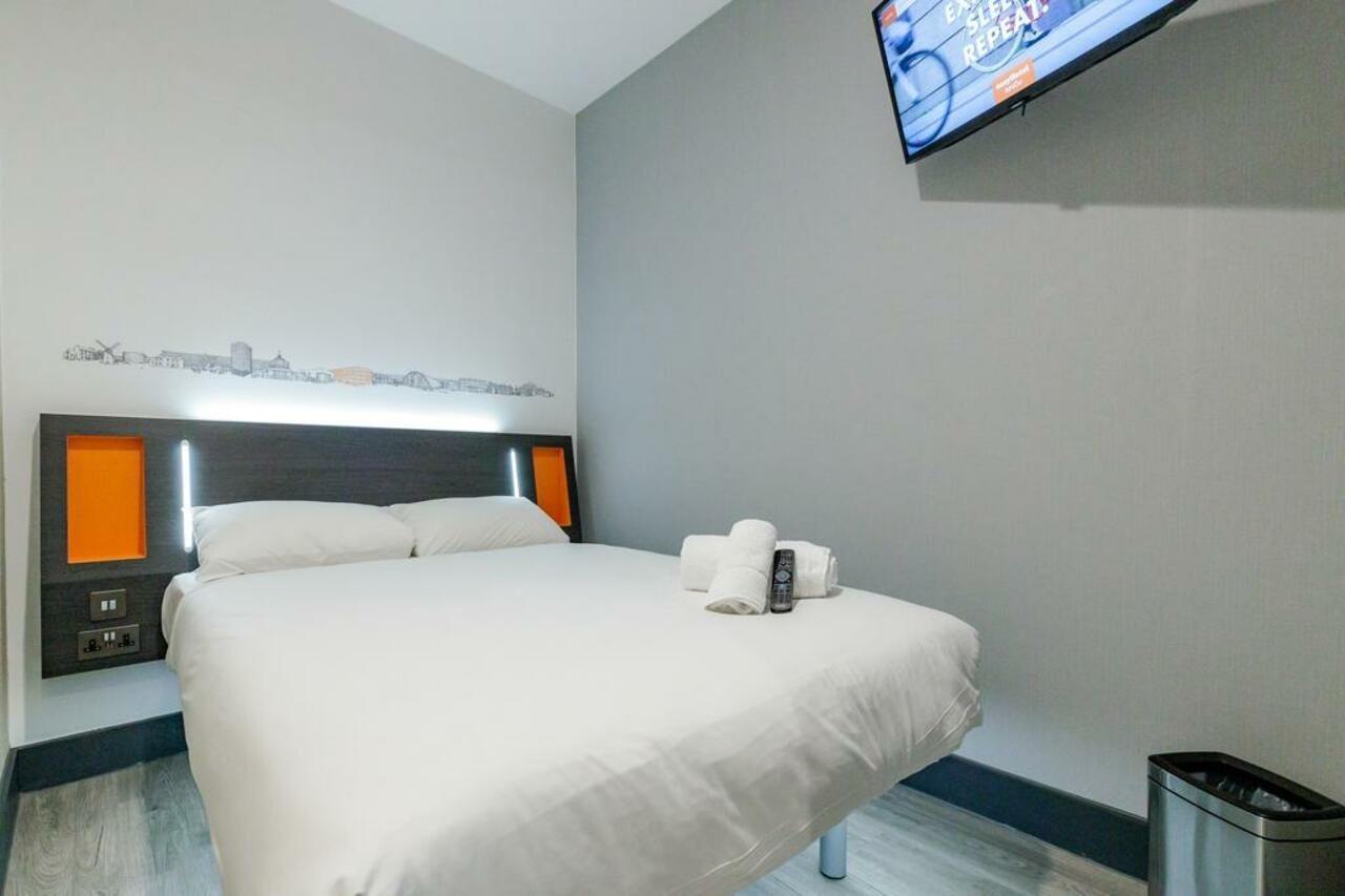 Easyhotel Milton Keynes Extérieur photo