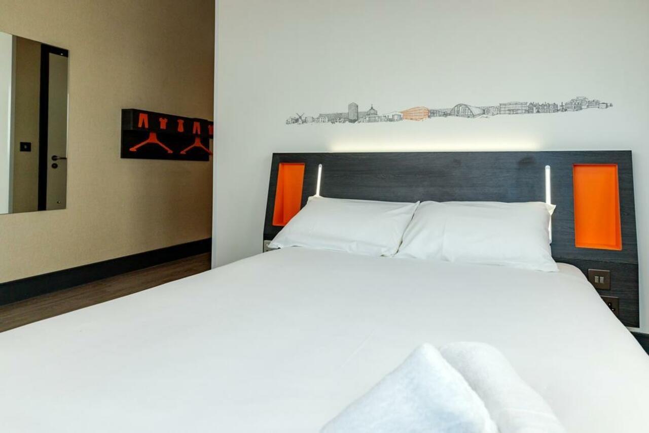Easyhotel Milton Keynes Extérieur photo
