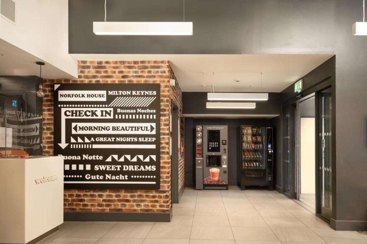 Easyhotel Milton Keynes Extérieur photo
