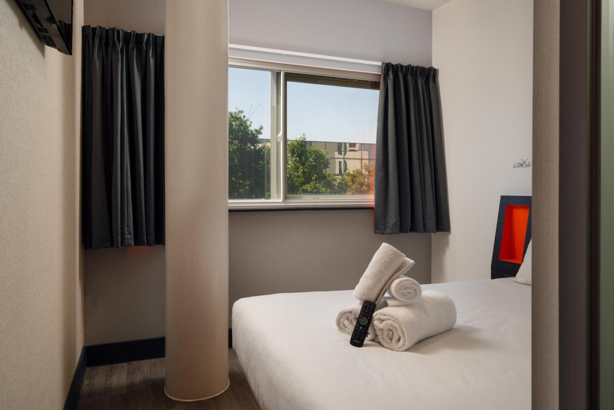 Easyhotel Milton Keynes Extérieur photo