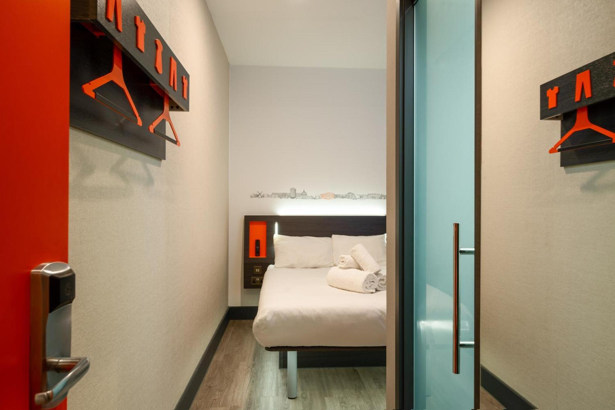 Easyhotel Milton Keynes Extérieur photo