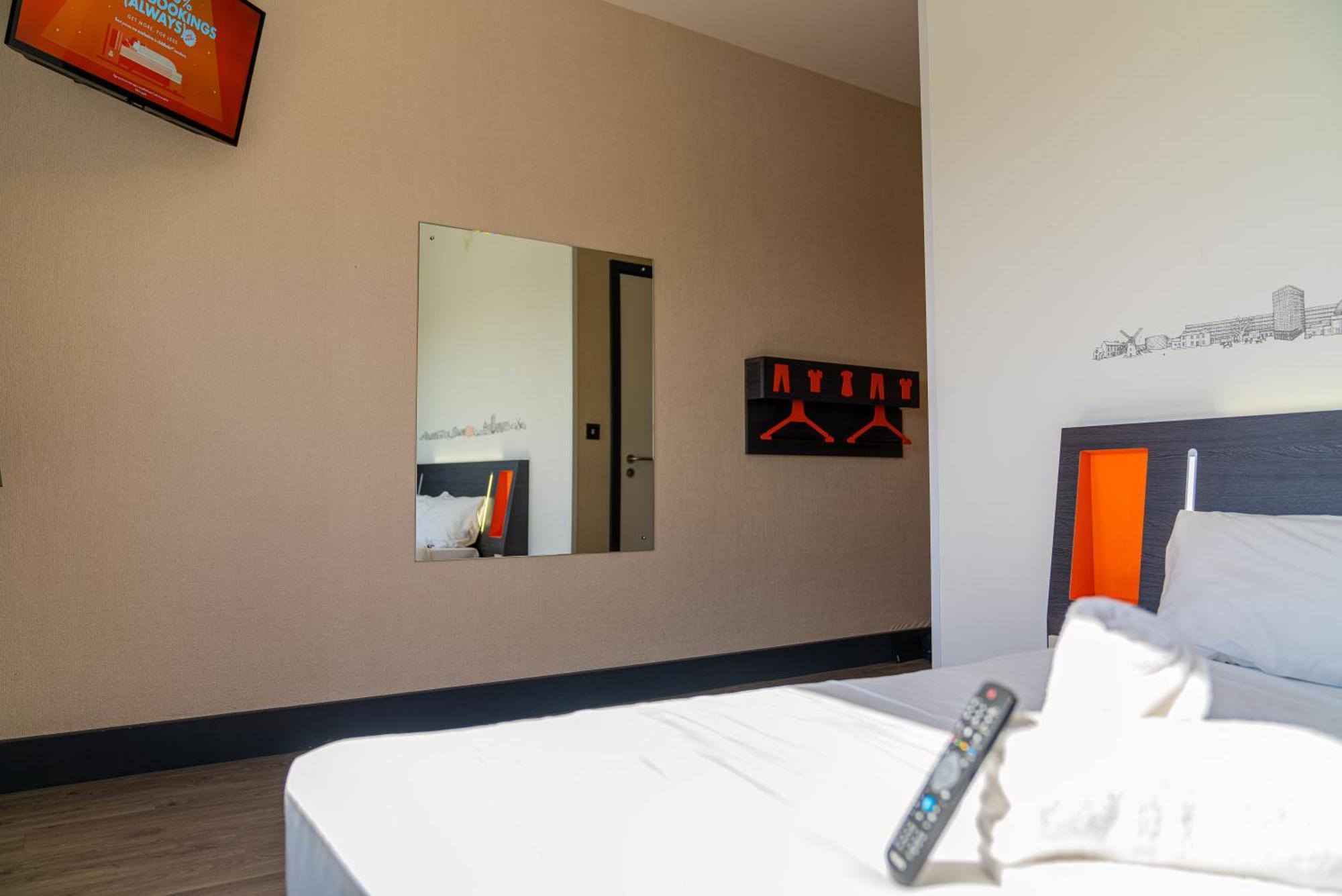 Easyhotel Milton Keynes Extérieur photo