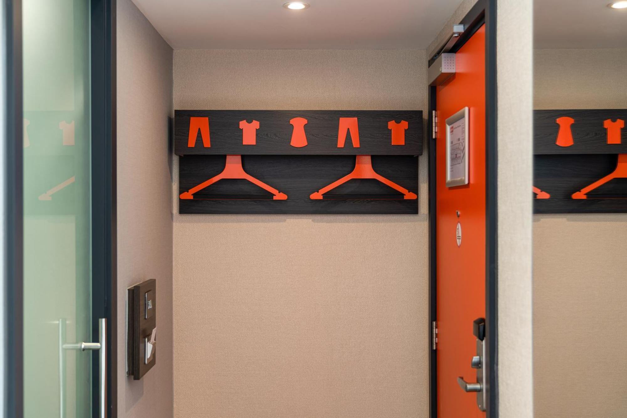 Easyhotel Milton Keynes Extérieur photo