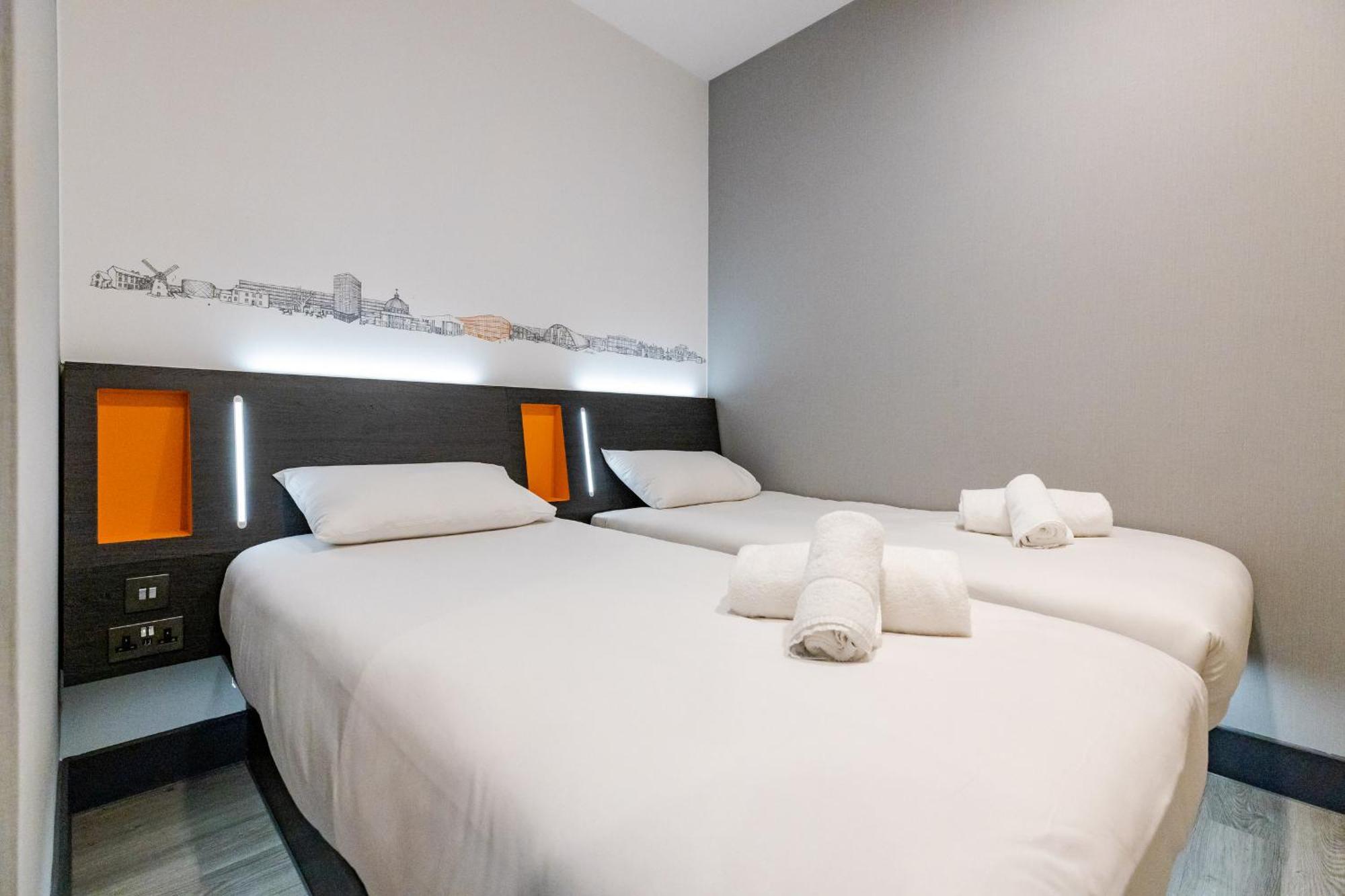 Easyhotel Milton Keynes Extérieur photo