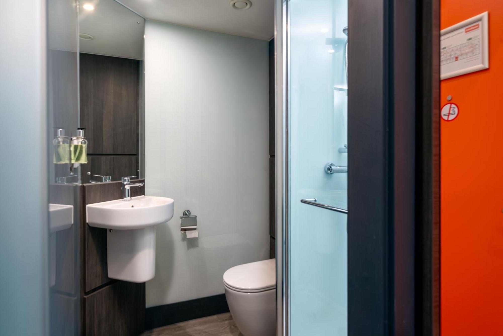 Easyhotel Milton Keynes Extérieur photo