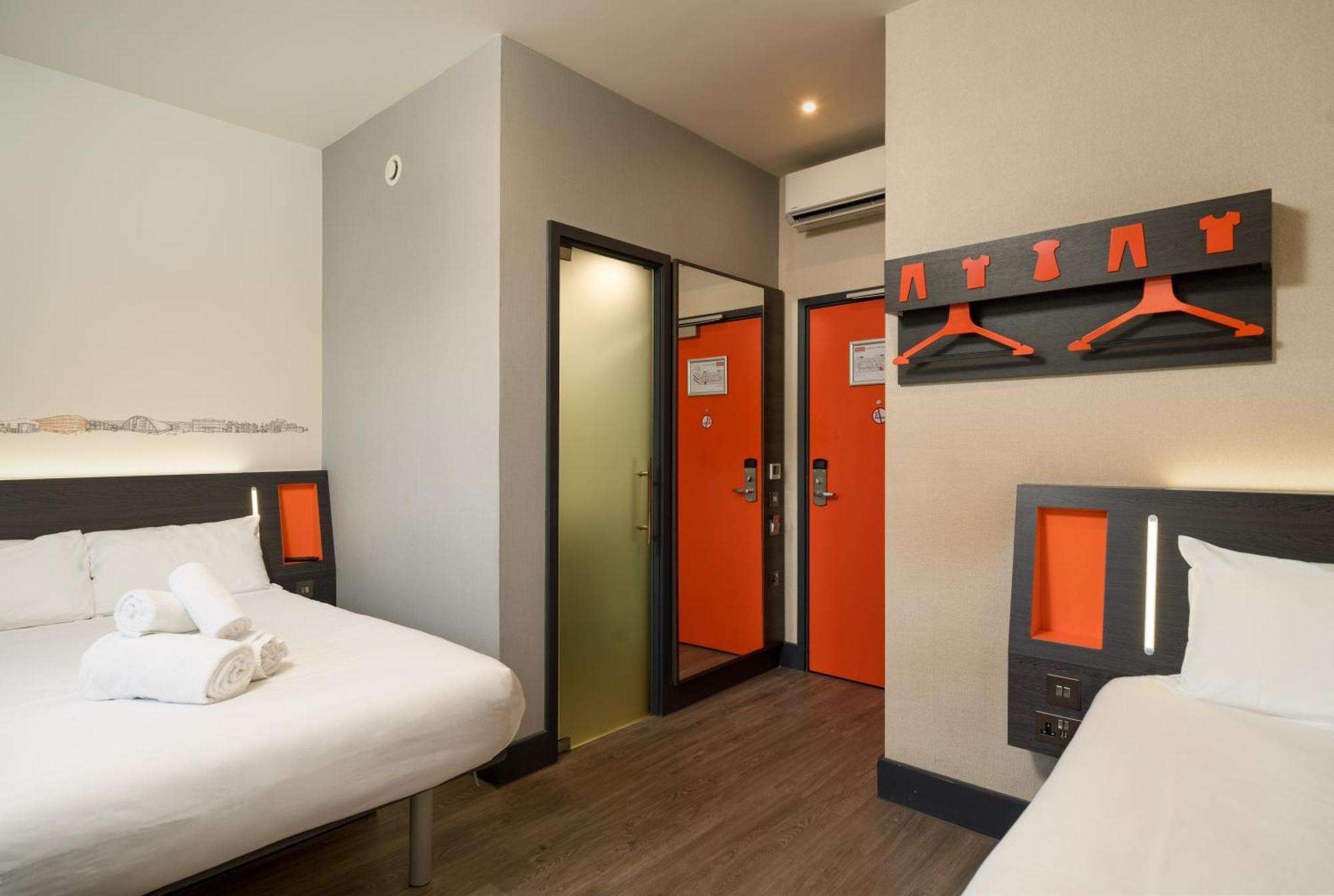 Easyhotel Milton Keynes Extérieur photo