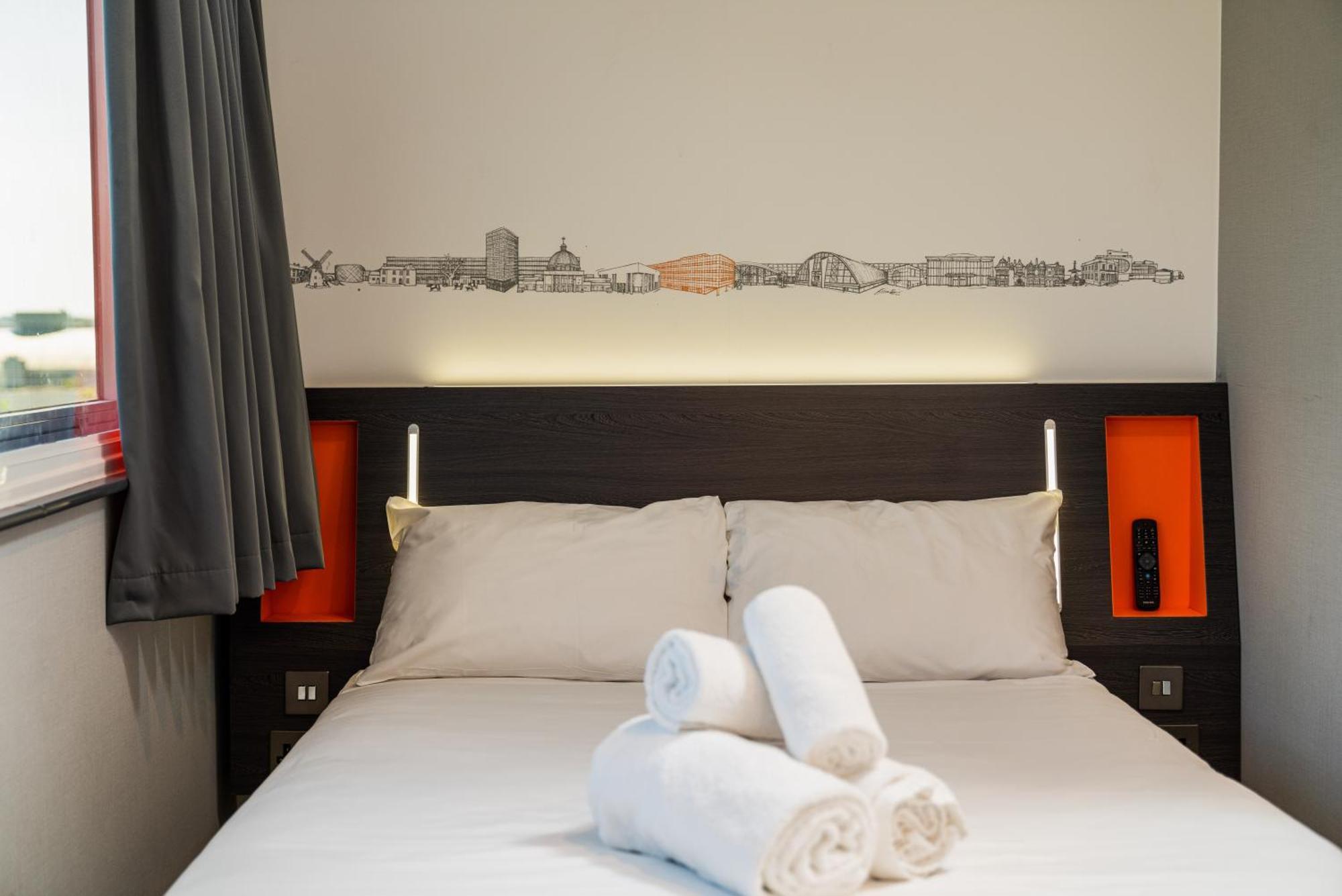 Easyhotel Milton Keynes Extérieur photo