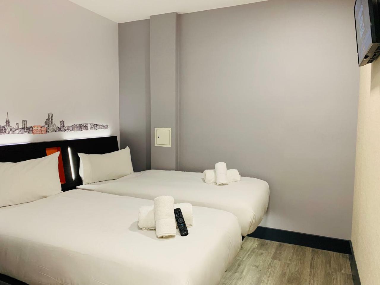 Easyhotel Milton Keynes Extérieur photo