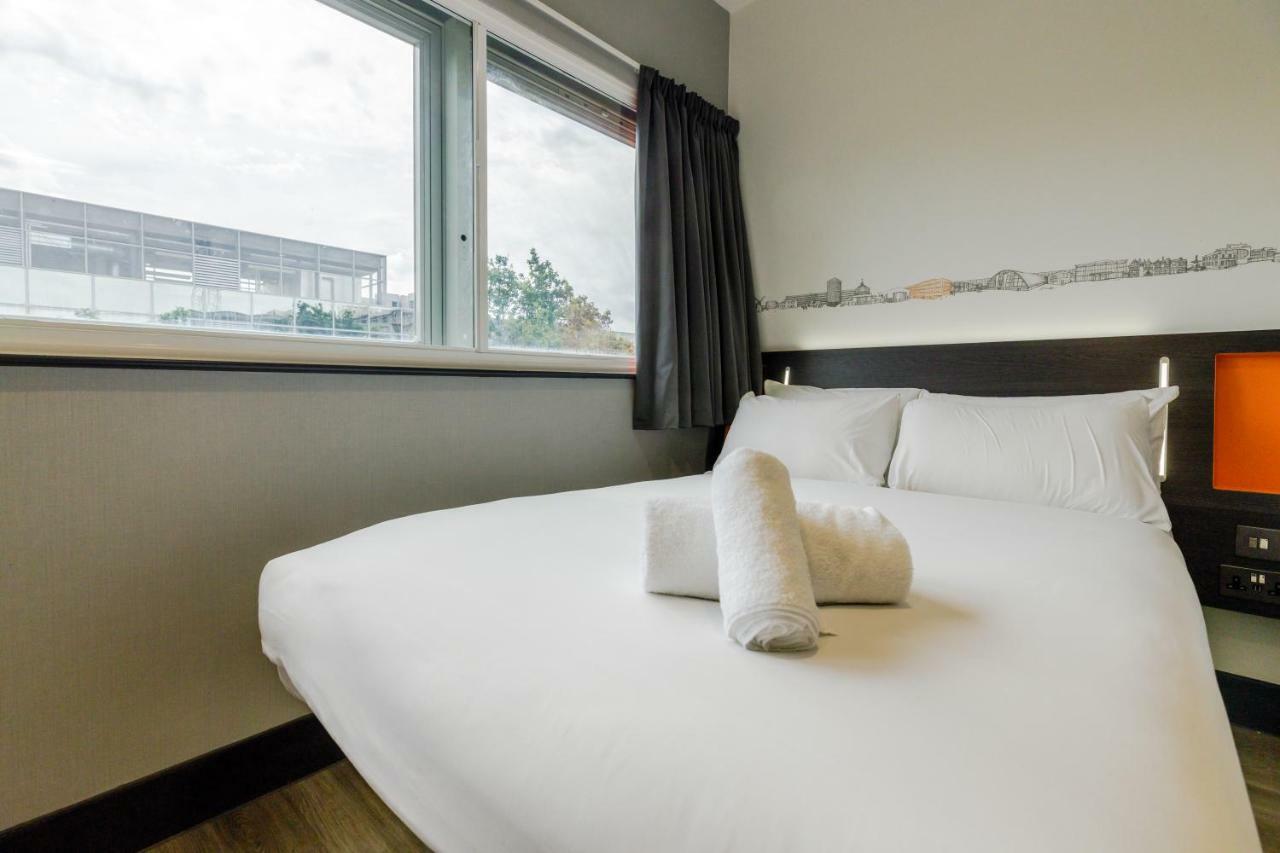 Easyhotel Milton Keynes Extérieur photo
