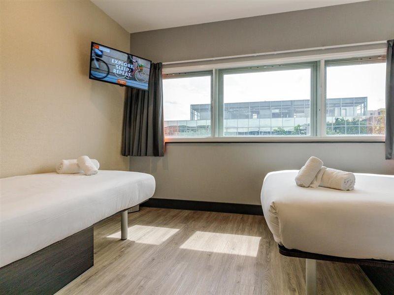 Easyhotel Milton Keynes Extérieur photo